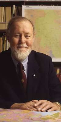 Roger Tomlinson, British geographer., dies at age 80
